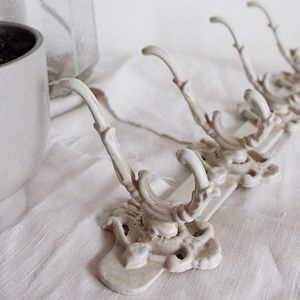 (Set 2 of 2) Chic Cream Metal Wall Hooks